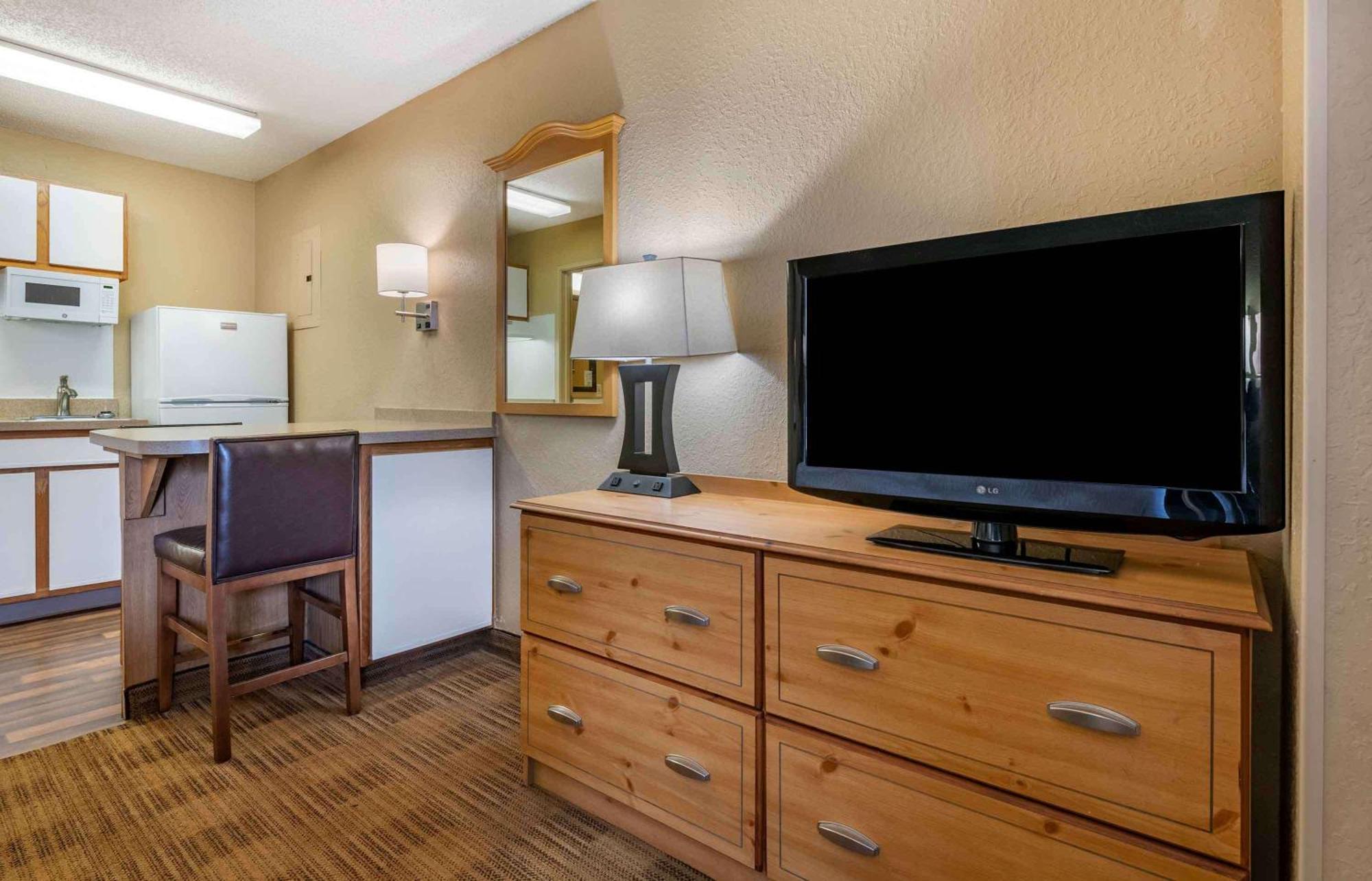 Extended America Select - - Southside - St Johns Towne Ctr